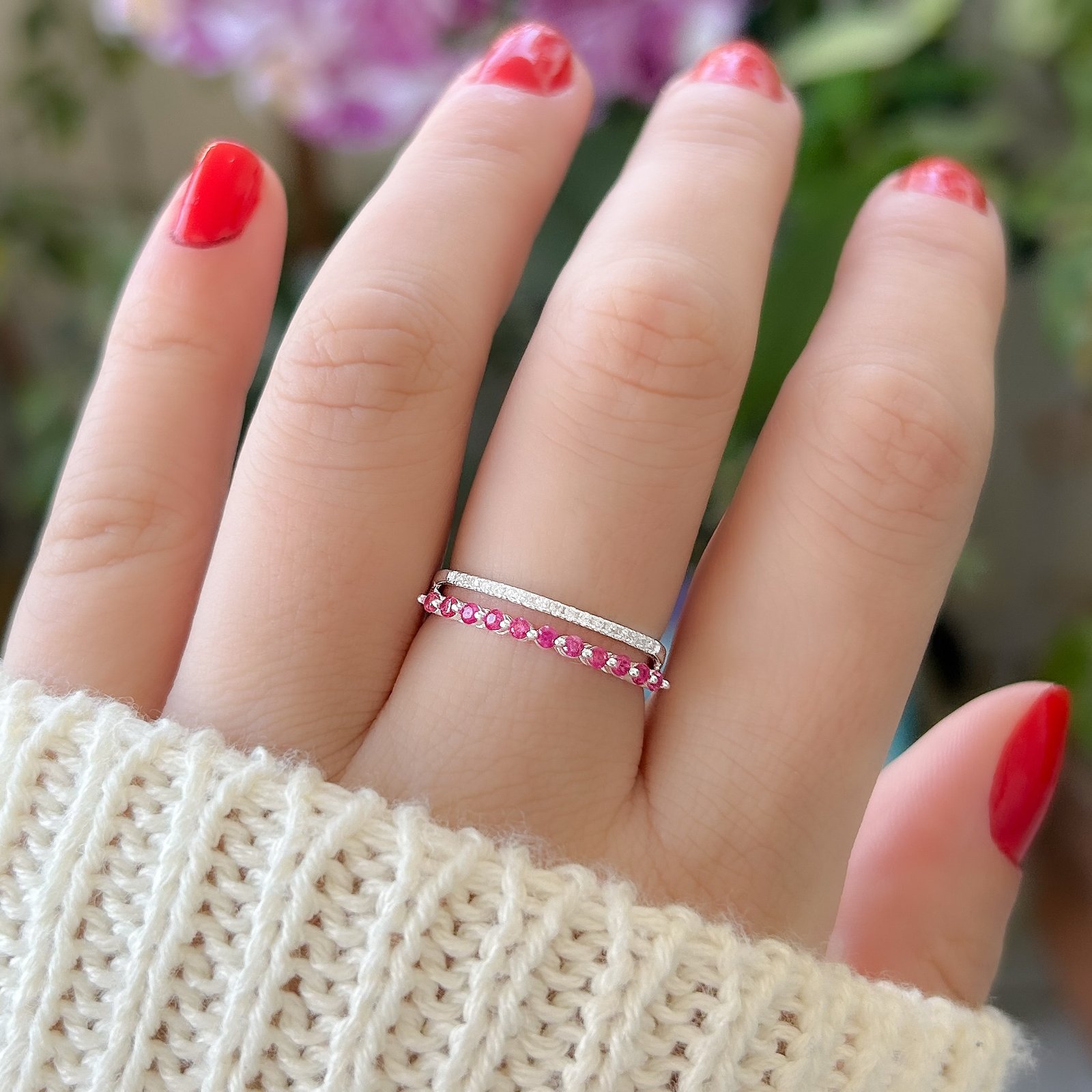 ANEL PRATA MEIA ALIANCA DOIS AROS UMA FILEIRA ZIRCONIA CRISTAL UMA ROSA ESCURO