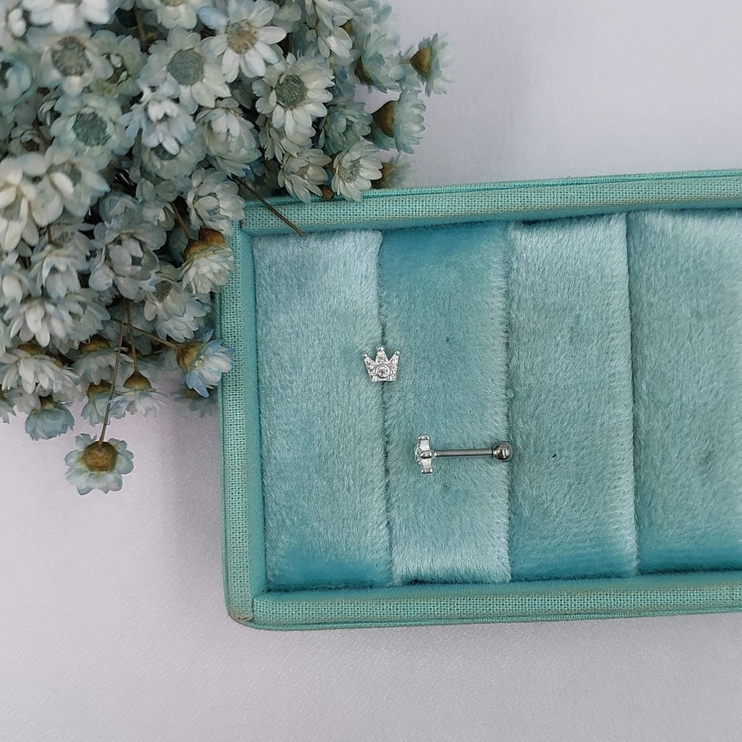 0053598 - PIERCING ACO COM PRATA COROINHA ZIRCONIAS