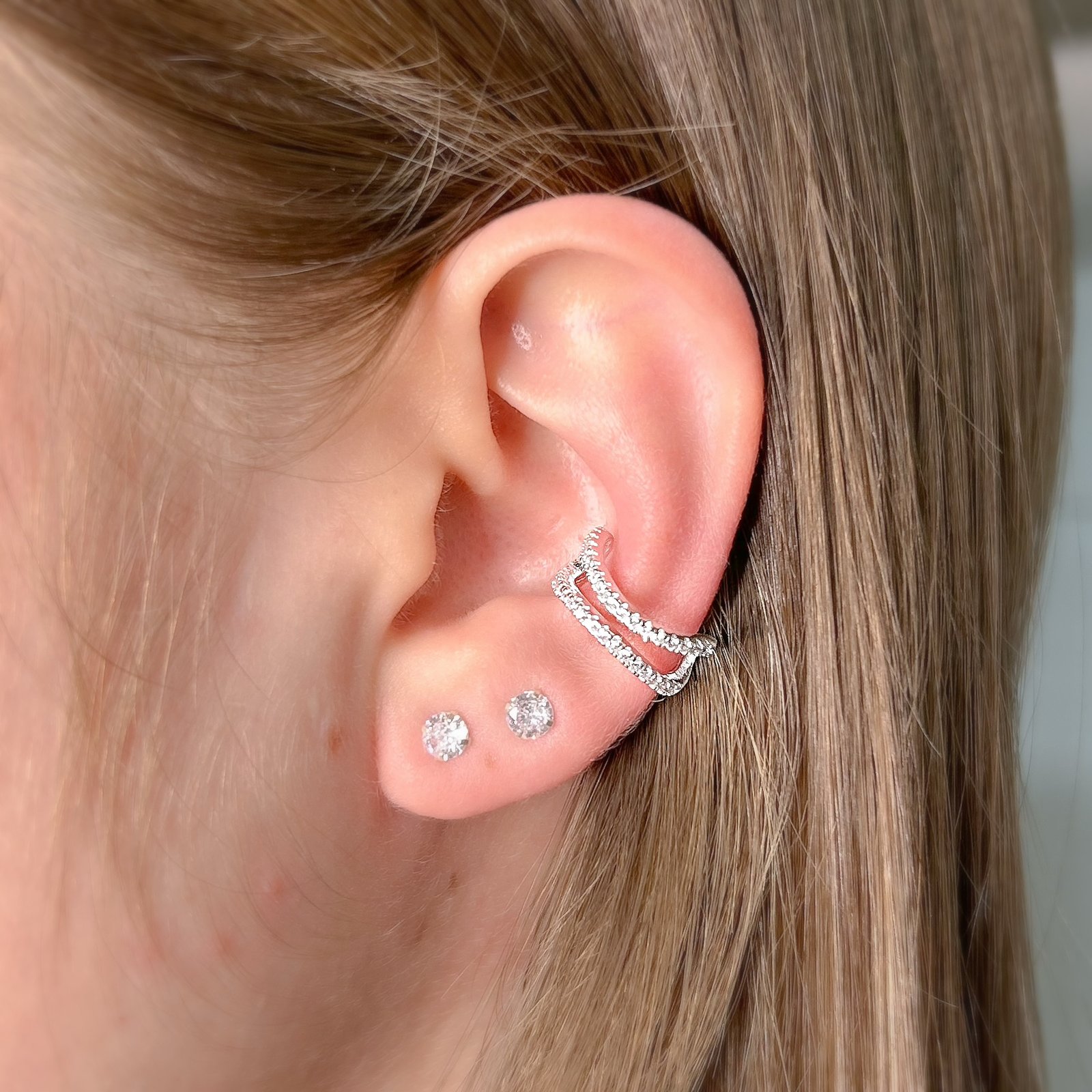 0063702 - PIERCING PRATA FAKE CRAVEJADO DE ZIRCONIAS COM UMA PONTA LISA