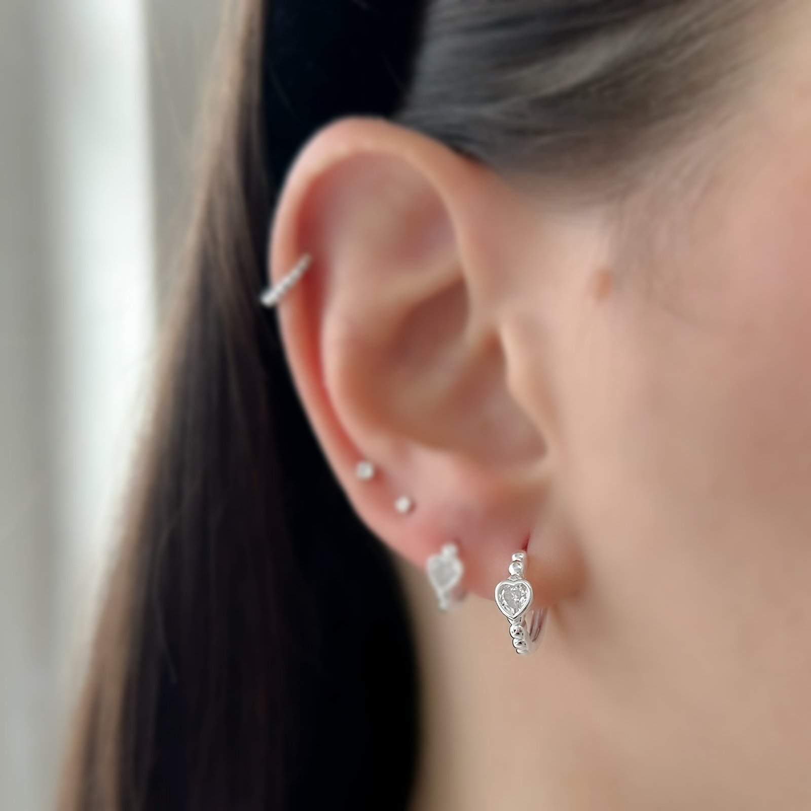 0064029 - ARGOLA PRATA CLICK ARO BOLINHAS ZIRCONIA CORACAO CRISTAL