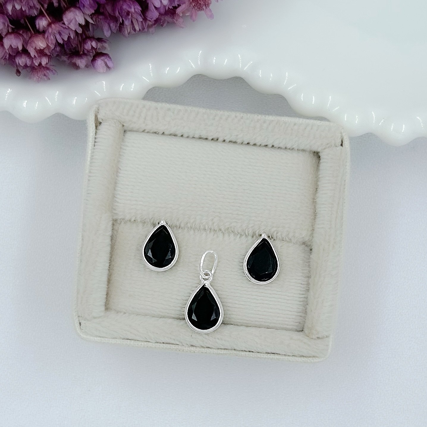 0067989 - CONJUNTO PRATA GOTA PEDRA PRETO 6 MM SEM CORRENTE